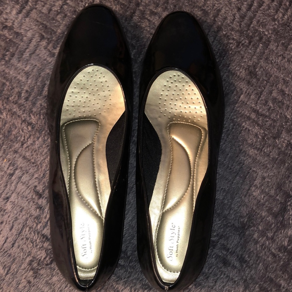 Women’s size 11 black patent hush puppies dress shoes